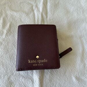 Kate spade mini wallet in Burgundy colour